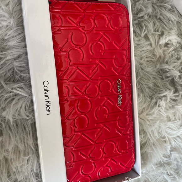 Calvin Klein wristlet - Picture 1 of 3